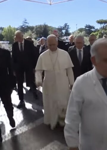 El papa León XIV ingresa en un hospital de Roma para ser operado de un nódulo pulmonar