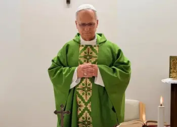 El Papa León XIV reaparece tras su cirugía: un mensaje de esperanza desde el hospital Gemelli