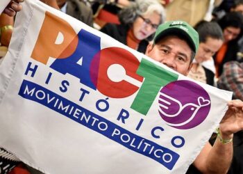 Gustavo Petro asume la presidencia del Pacto Histórico y llama a avanzar hacia un paro nacional