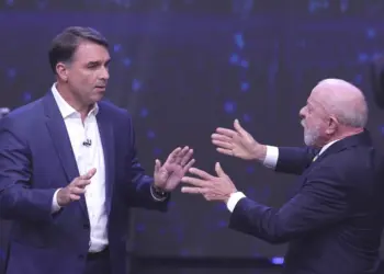 Lula y Flávio Bolsonaro elevan la tensión en un debate marcado por acusaciones de corrupción