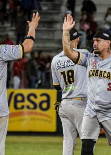 Los Leones del Caracas rugen en Puerto La Cruz con un ataque tardío ante Caribes