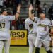 Los Leones del Caracas rugen en Puerto La Cruz con un ataque tardío ante Caribes