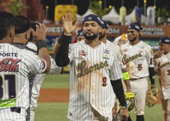Leones del Caracas golpeó primero